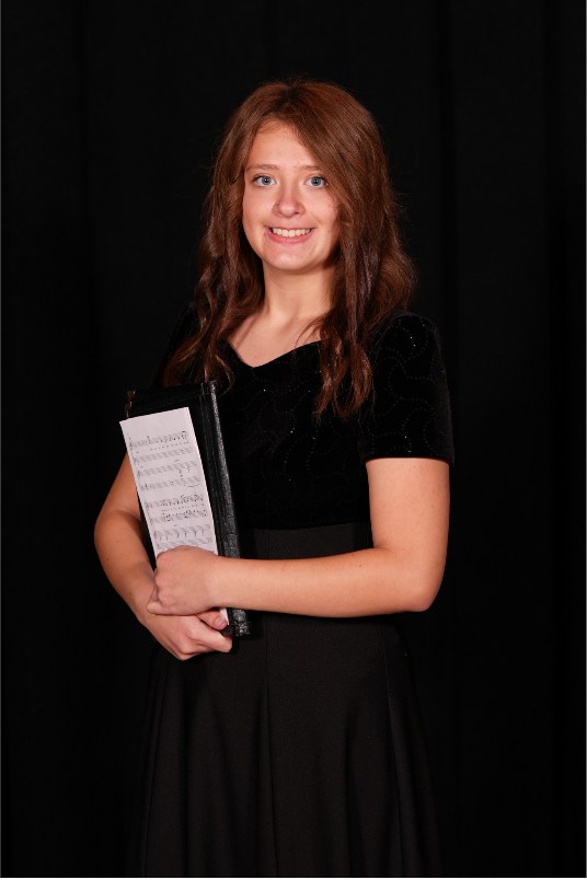 Aideen Knostman senior portrait